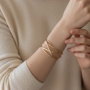 Express Gold Tone Crisscross Multi-Band Bangle Bracelet. (BR555)